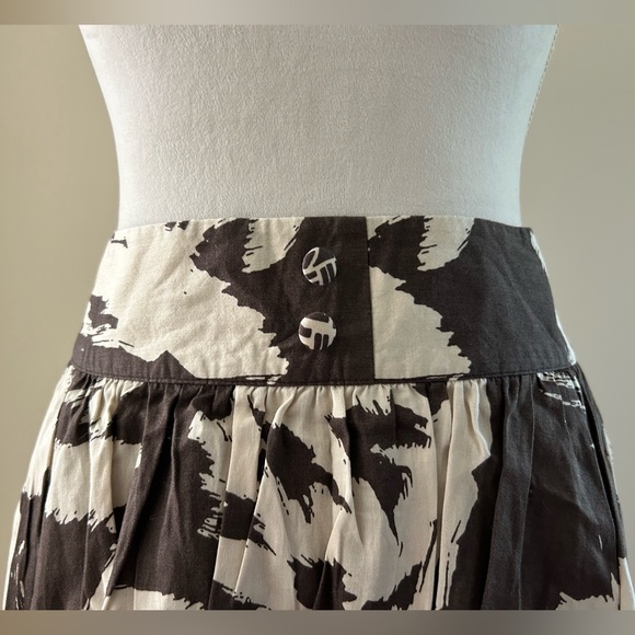 CUTE Brown/Cream Skirt - Picture 2 of 3